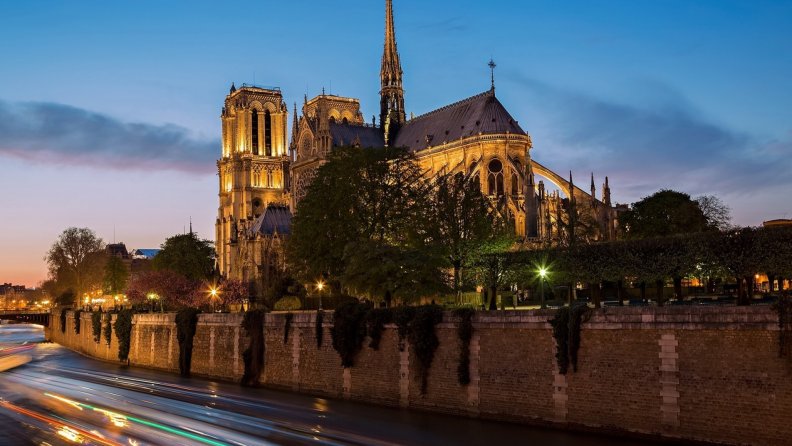 notre_dame_cathedral_in_paris.jpg