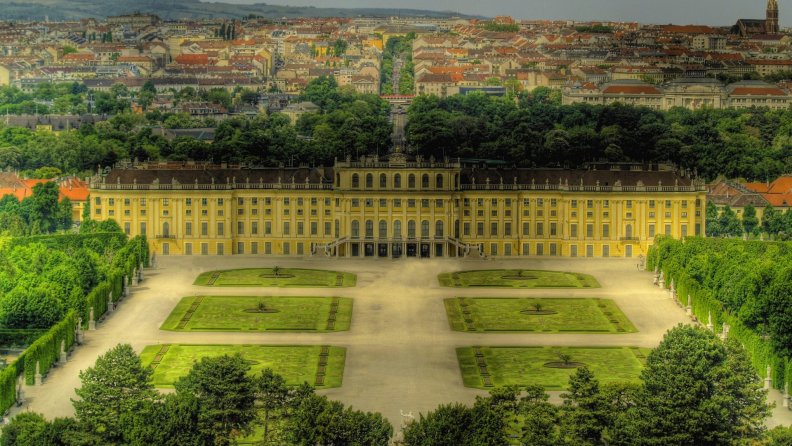 majestic_schonbrunn_palace_in_vienna_hdr.jpg