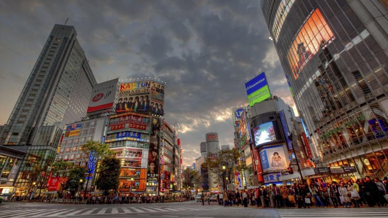 human_rush_hour_in_a_japanese_city_hdr.jpg
