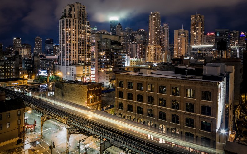 chicago_elevated_train_at_night.jpg