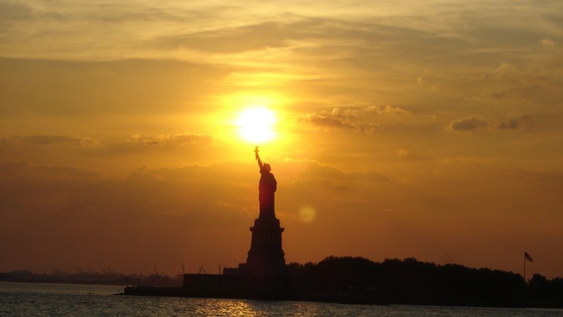 statue_of_liberty_at_sunset.jpg
