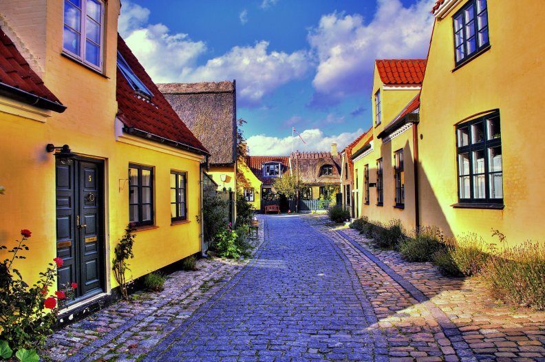 lovely_yellow_house_in_a_denmark_town_hdr.jpg