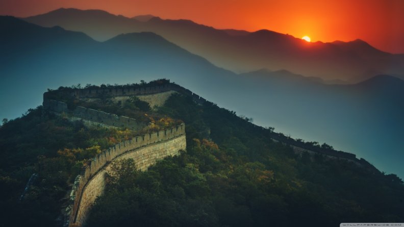 the_great_wall_of_china_at_sunset.jpg