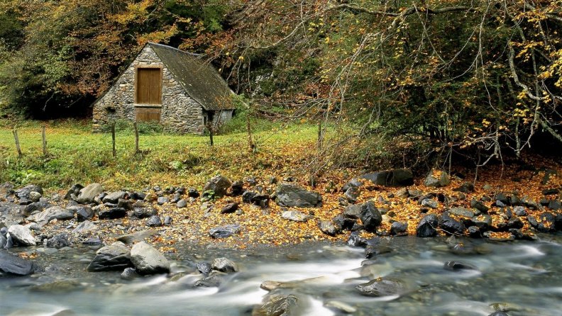 lovely_stone_cabin_by_a_flowing_river.jpg