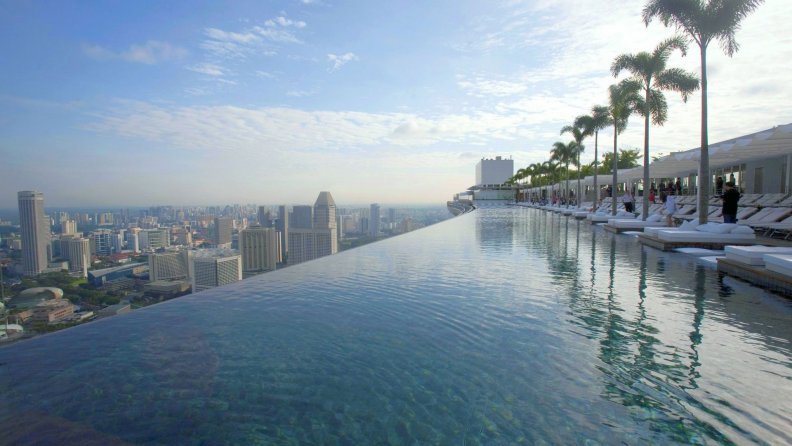 infinity_pool_in_marina_bay_sands_resort_in_singapore.jpg