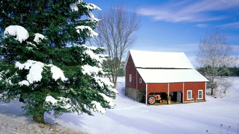 lovely_farmhouse_in_winter.jpg