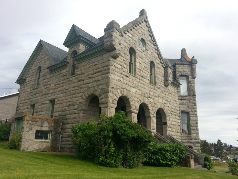 castle_museum_and_carriage_house.jpg