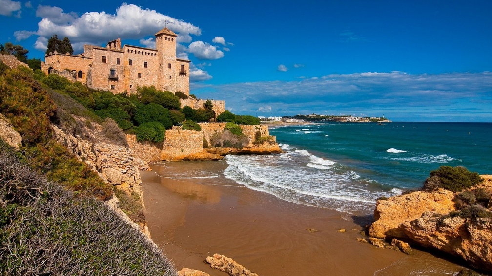 tamarit castle on a spanish seacoast