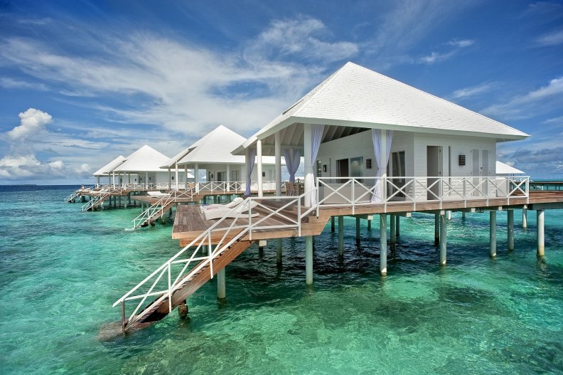 beach_cabins_at_maldives.jpg