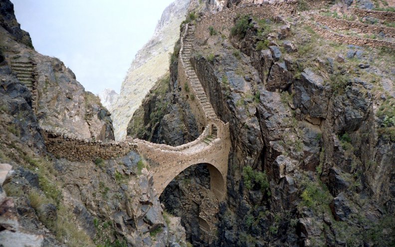 mountain_bridge_in_yemen.jpg