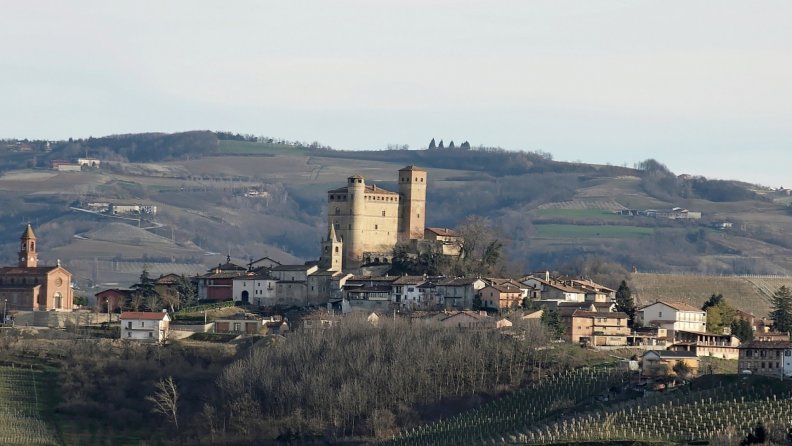 castle_in_the_langhe_piemonte_region_of_italy.jpg