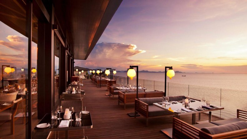 superb_seaside_restaurant.jpg