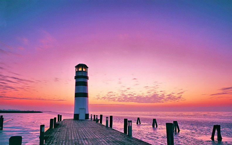 austrian_lighthouse_in_sunset.jpg