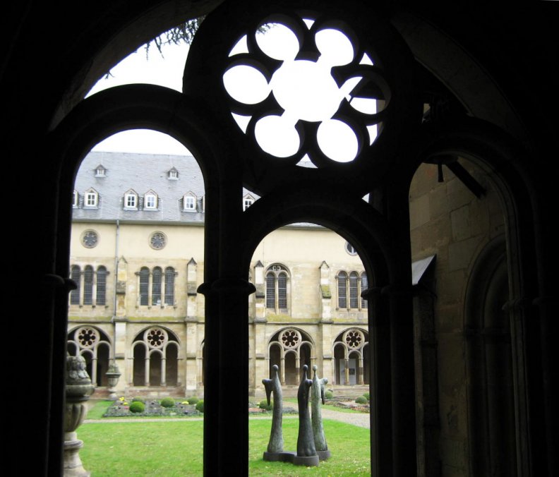 cloister_of_the_cathedral_in_trier.jpg