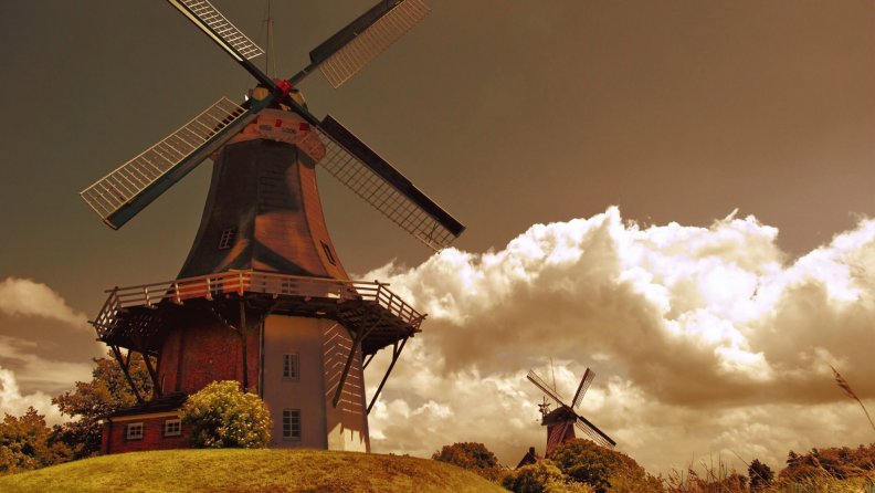 windmills_in_clouds.jpg