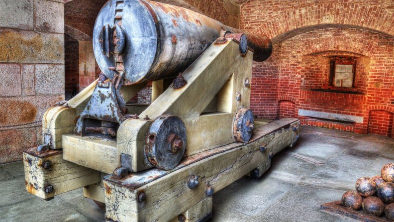 old_cannon_behind_fortress_wall_hdr.jpg