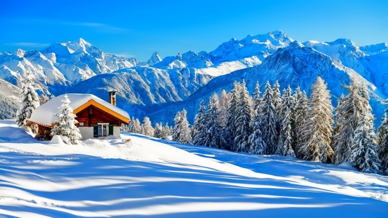 beautiful_mountain_cabin_in_winter.jpg