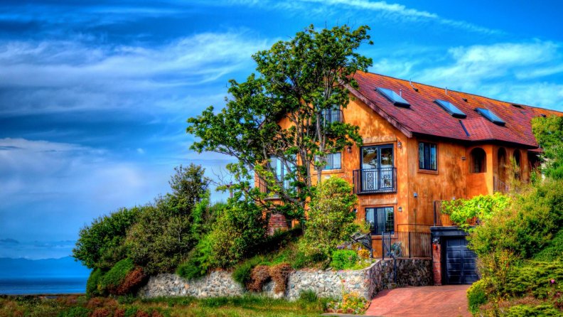 beautiful_house_at_the_seaside_hdr.jpg
