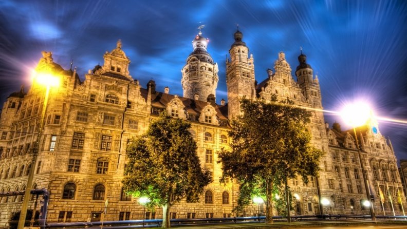 beautiful_old_building_in_leipzig_hermany_at_night_hdr.jpg