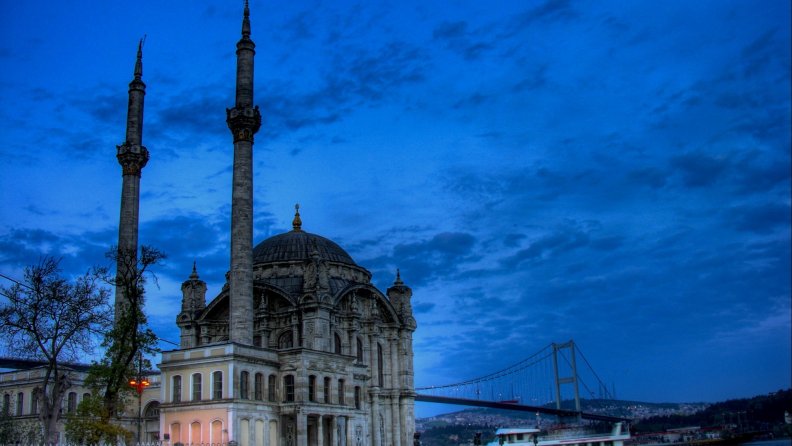 beautiful_mosque_under_bridge_in_istanbul_hdr.jpg
