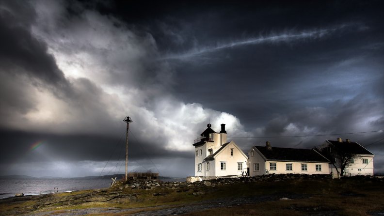 lighthouse_under_stormy_skies.jpg