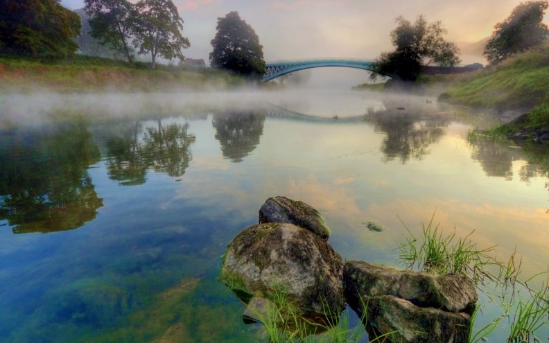beautiful_arched_bridge_on_a_foggy_river.jpg