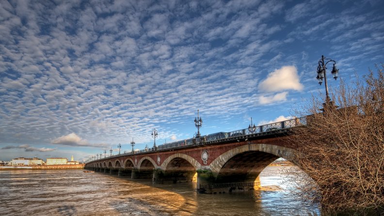 beautiful_bridge_in_bordeaux_france_under_gorgeous_sky.jpg