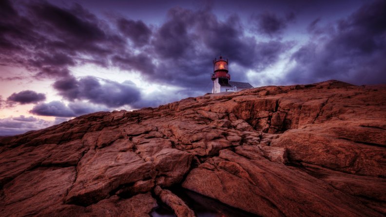 fantastic_lighthouse_on_a_rocky_cliff_hdr.jpg