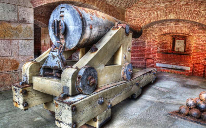 old_cannon_behind_fortress_wall_hdr.jpg