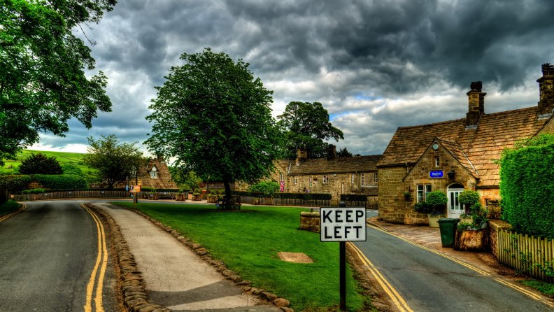 lovely_row_house_in_bolton_abbey_in_yorkshire_hdr.jpg