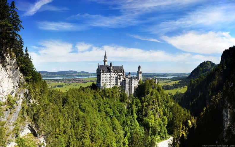 magnificent_neuschwanstein_castle.jpg