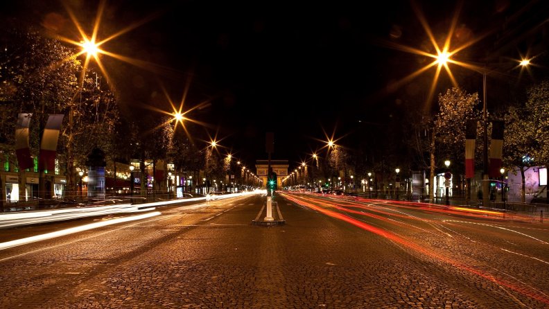 avenue_late_at_night_in_the_center_of_paris.jpg