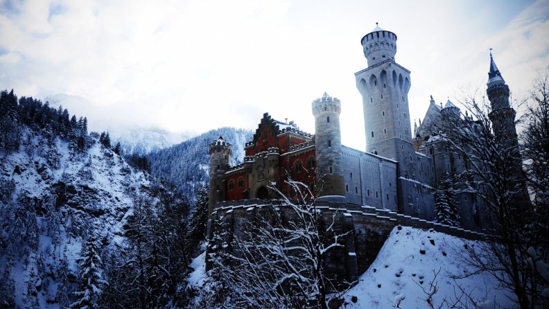 fairytale_castle_in_the_mountains_in_winter.jpg