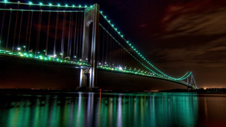 fantastic_verazzano_bridge_in_green_light.jpg