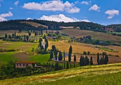 beautiful italian farms on a hill