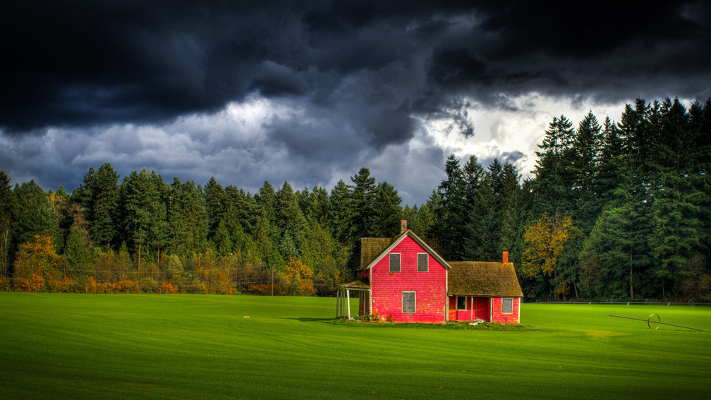 red farmhouse in fort langley british columboa