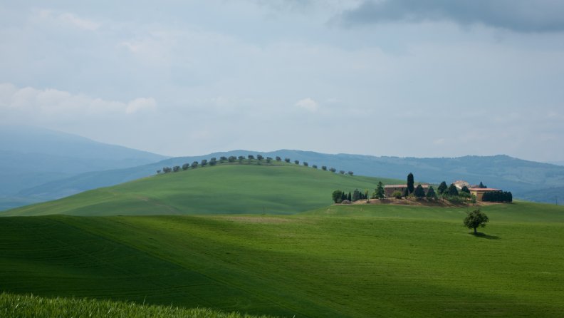 gorgeous_tuscan_farm.jpg