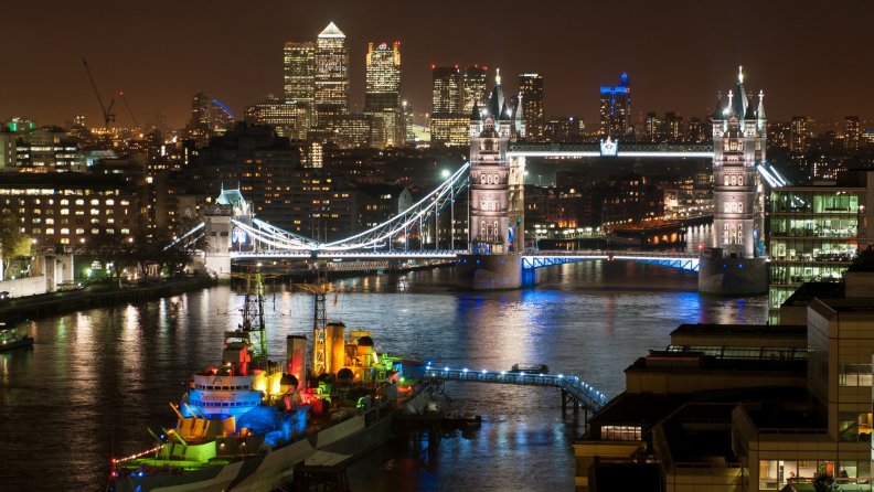 a_wonderful_view_of_the_thames_at_night.jpg