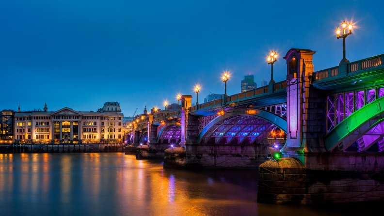 colorful_light_on_southwark_bridge_in_london.jpg