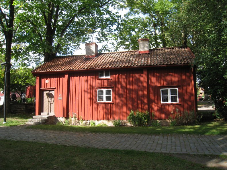 old_red_house_in_sweden.jpg