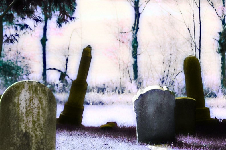 creepy_old_cemetery.jpg