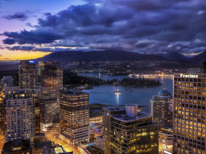 vancouver_at_dusk_canada.jpg