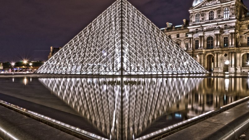 the_louvre_museum_glass_pyramid_hdr.jpg