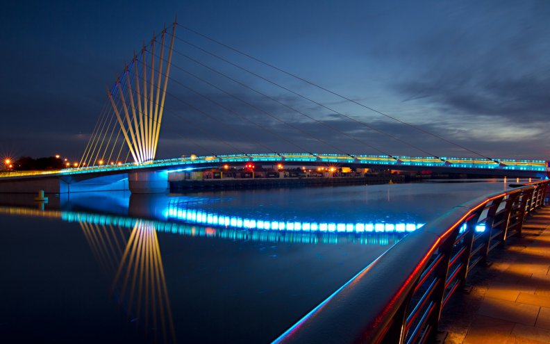 wonderful_modern_bridge_in_lights.jpg