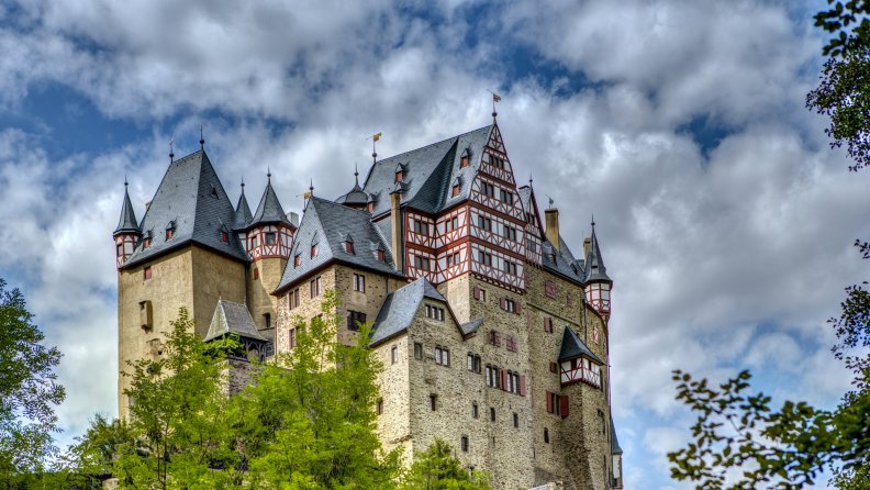 wonderful_burg_eltz_castle_in_germany.jpg