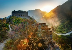 sunbeams over the great wall of china hdr