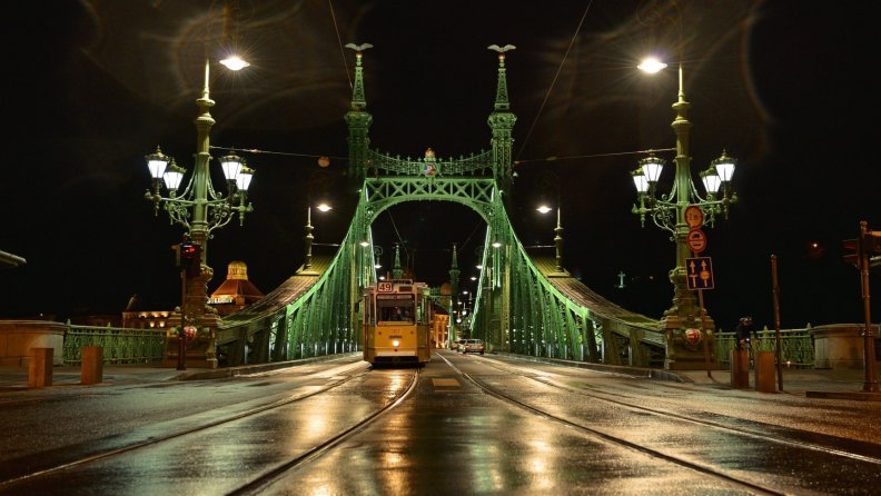 tram_on_an_old_steel_bridge.jpg