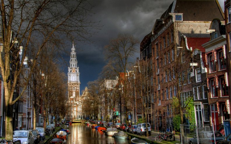 marvelous_canal_in_an_amsterdam_street.jpg