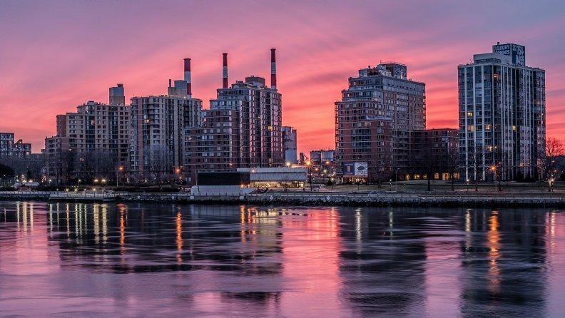 apartments_on_roosevelt_island_in_the_east_river.jpg