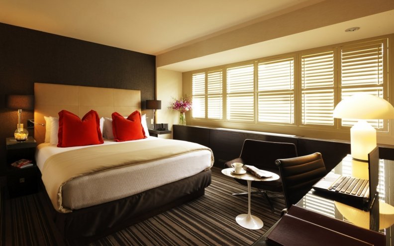 modern_bedroom_interior_design.jpg